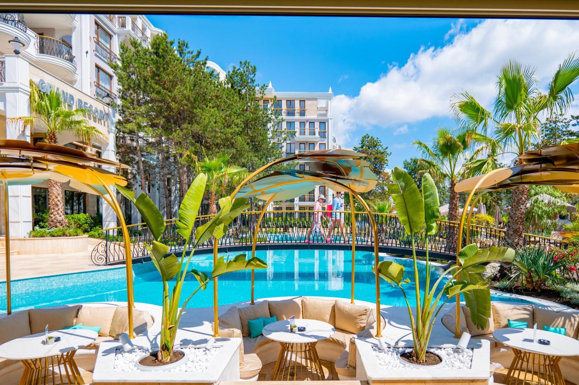 Harmony Suites Grand Resort Pantai Sunny Bagian luar foto