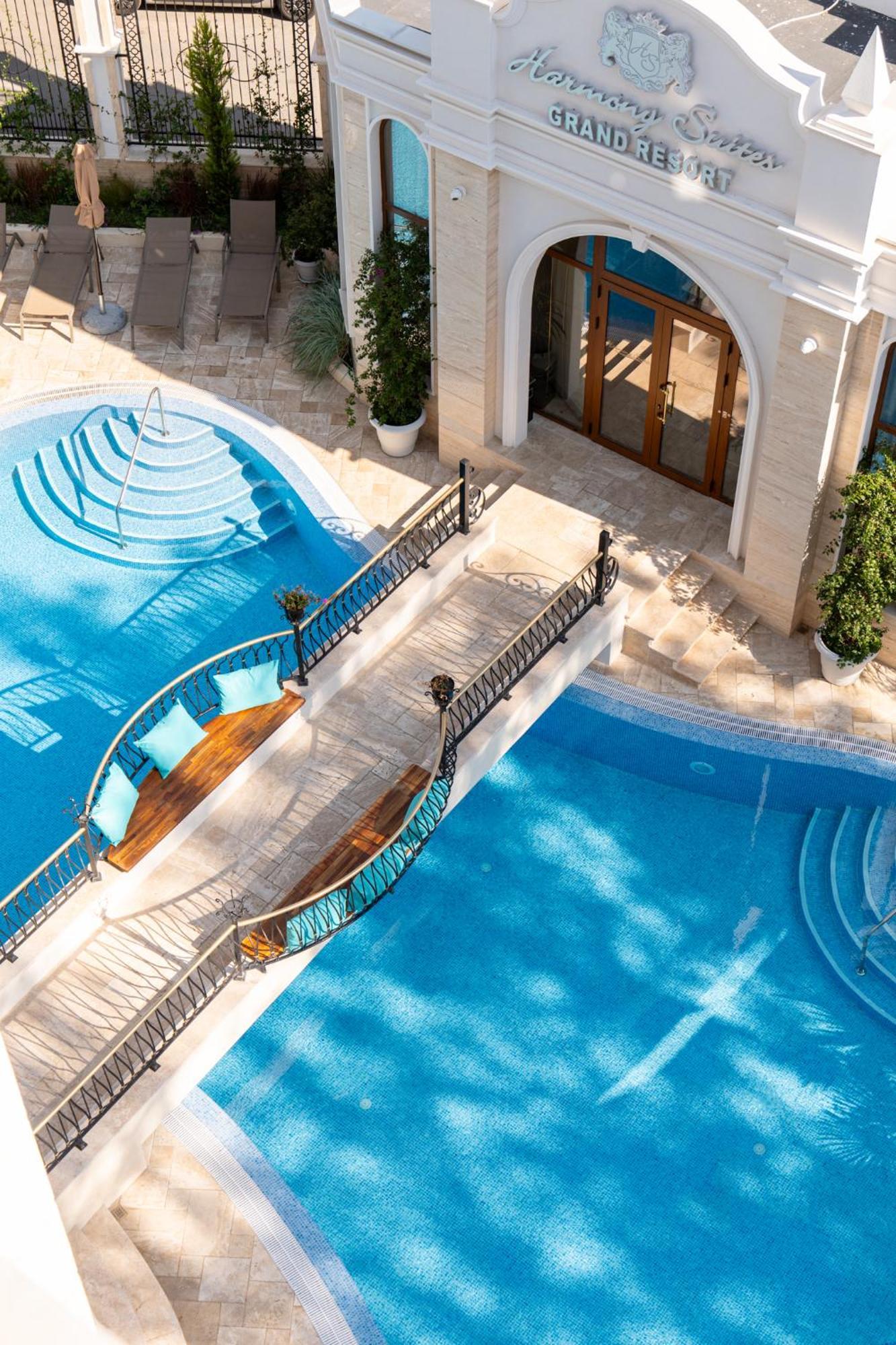 Harmony Suites Grand Resort Pantai Sunny Bagian luar foto